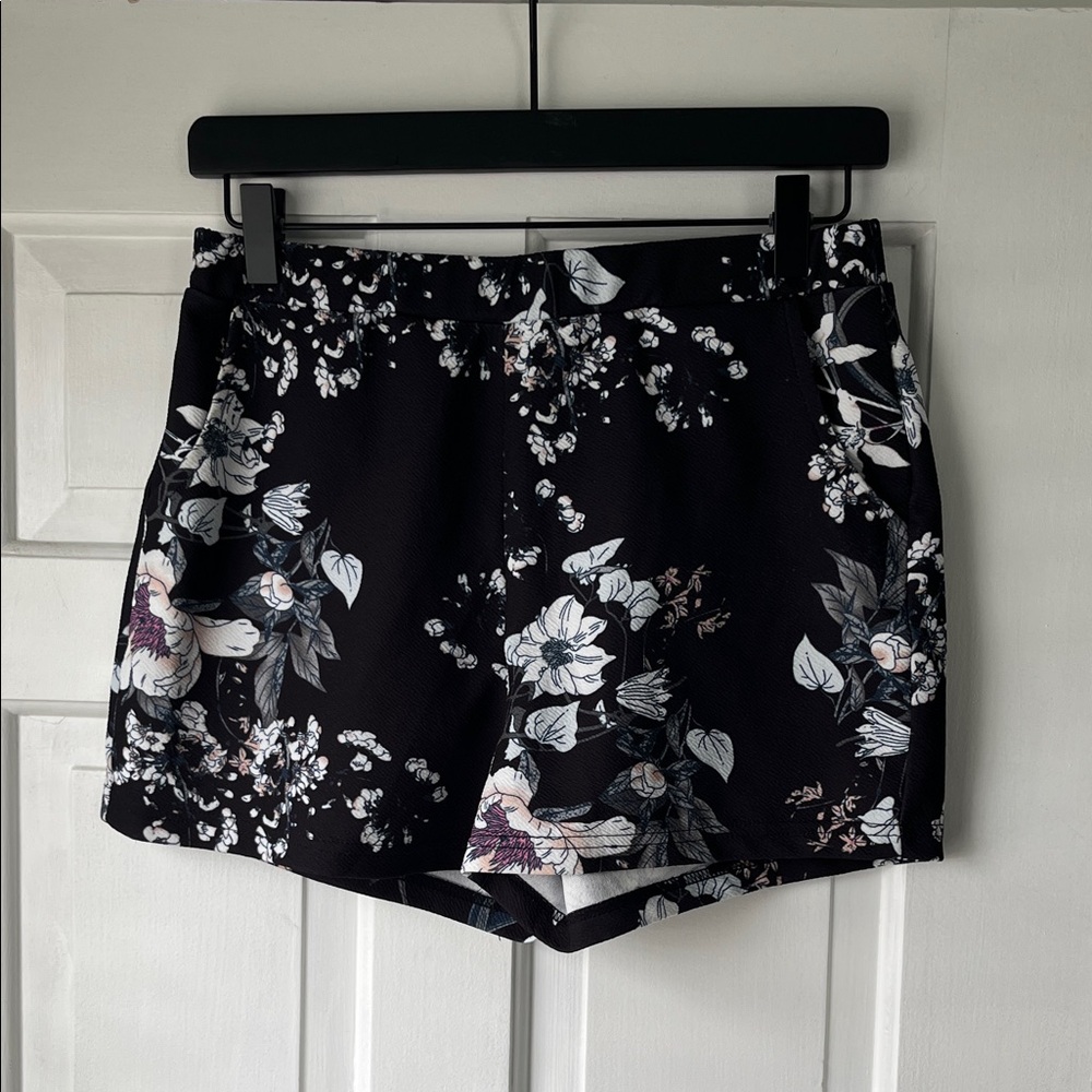 SHEIN Floral Black White Purple Shorts w/ Pockets